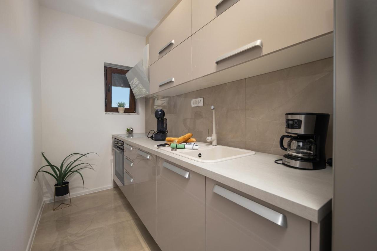 Villa Adriatic, Apartment Rebecca With Heated Swimming Pool, Sew View, Childrens Playground อิตชิชี ภายนอก รูปภาพ